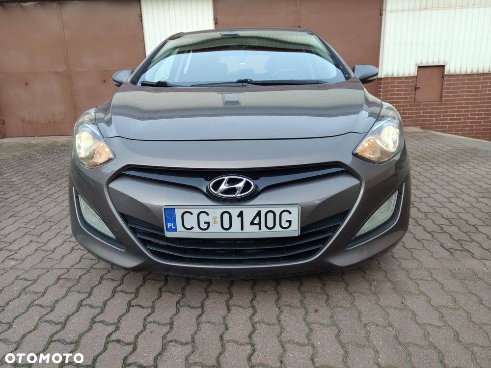 Hyundai i30 blue 1.6 CRDi Trend - 11