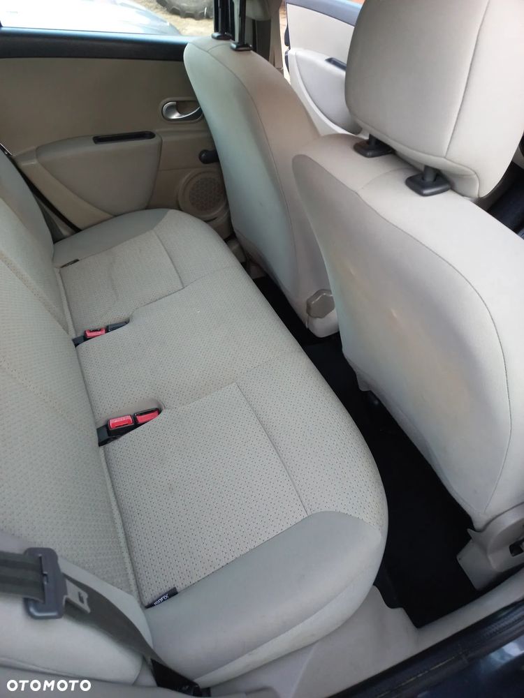 Renault Clio 1.5 dCi Alize - 12