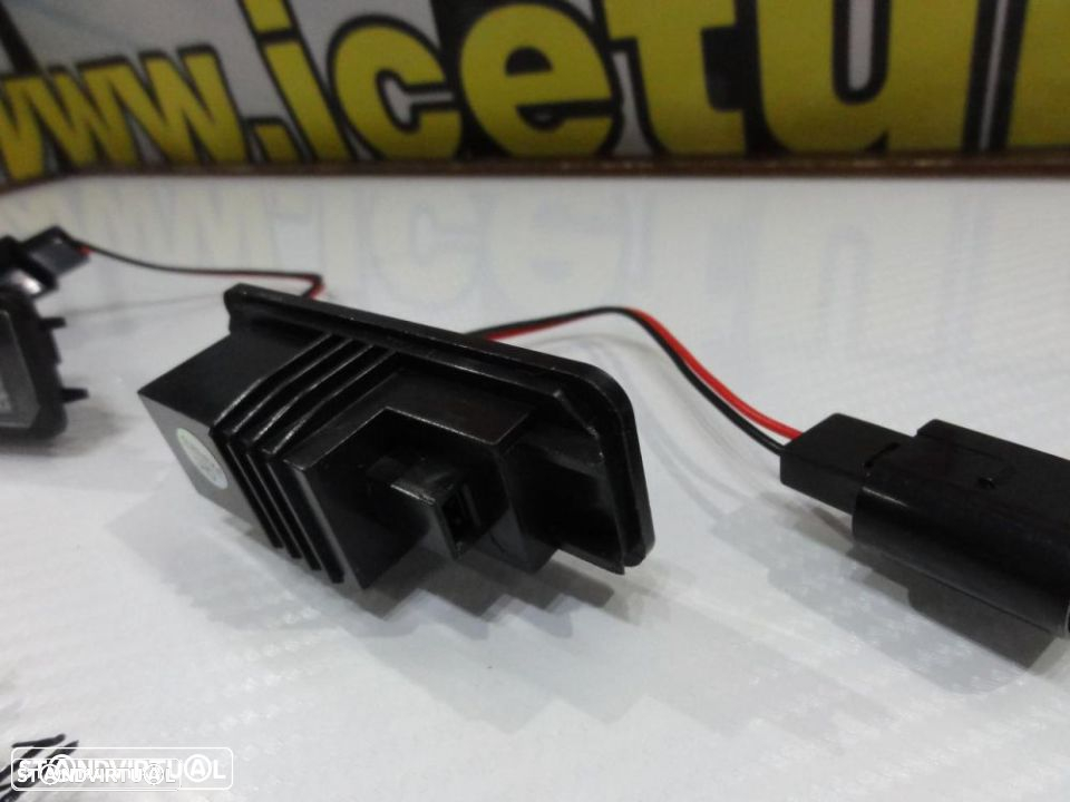 Suporte De Lâmpada De Matricula Com Led Branco Para Audi TT 8N 2-doors 1999-2006, VW EOS, Golf 4, 5, 6, 7, Lupo, Passat 3C, CC, Polo 6N2, 9N,9N3, Beetle, Passat B6, B7, Phaeton, Scirocco, Seat Altea, Exeo, Exeo ST, Ibiza 6J, Leon 1P, Skoda Superb 3T 4-drs Sedan 2008, Porsche Carrera GT, 911 Carrera 996, 997, GT2, GT3, Boxster 987, Cayene 9PA, Cayman 987C. - 9