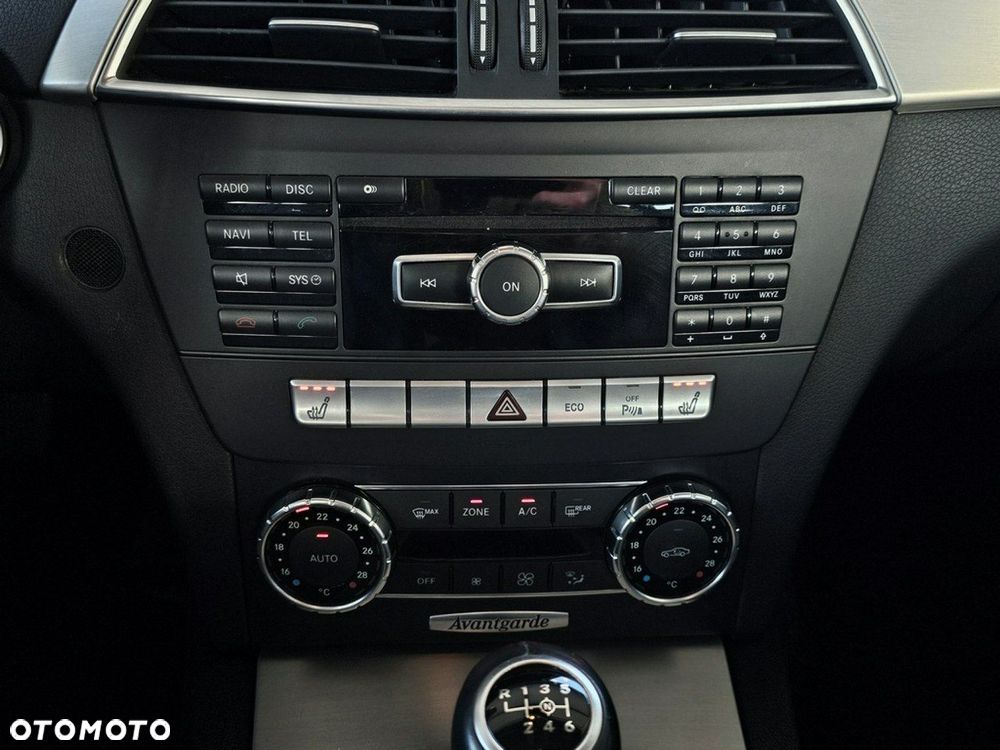 Mercedes-Benz Klasa C 200 Avantgarde Edition - 21
