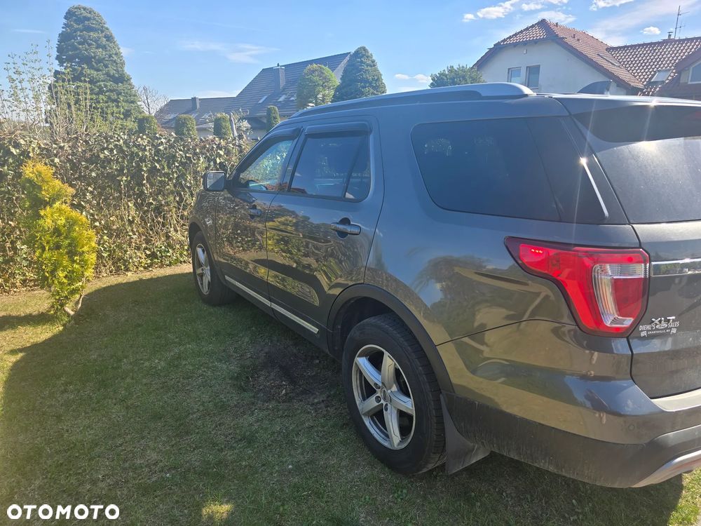 Ford Explorer - 2