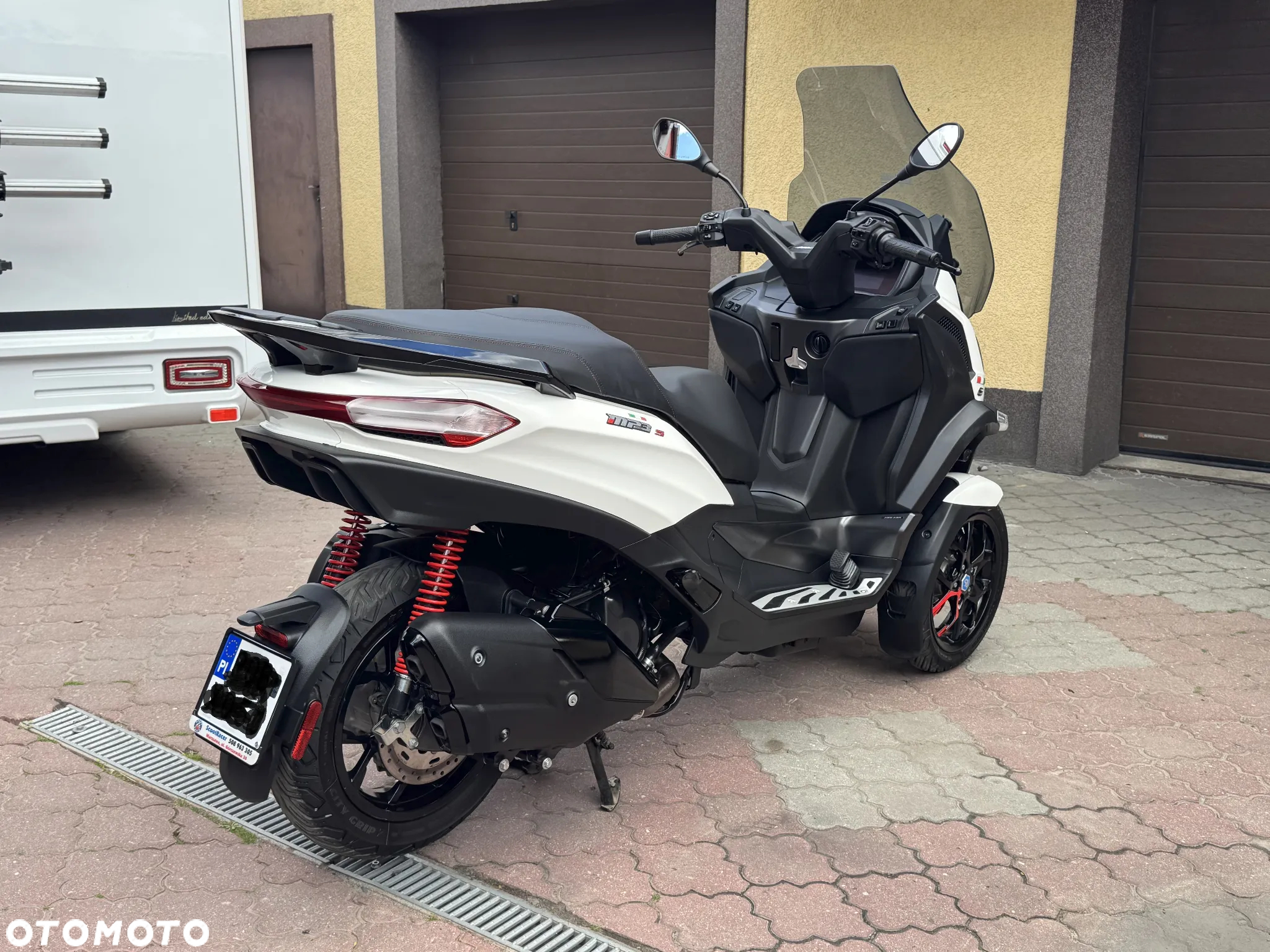 Piaggio MP-3 - 5