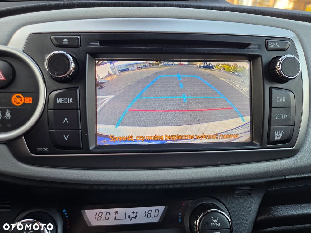 Toyota Yaris Hybrid 100 Dynamic - 18