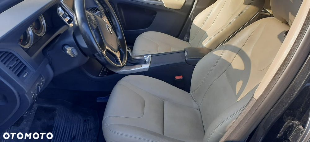 Volvo XC 60 D5 AWD Momentum - 16