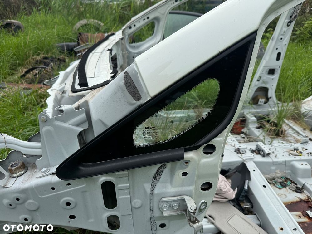 NISSAN NOTE E12 13- SZYBA KAROSERYJNA LEWY PRZÓD TRÓJKĄT - 1