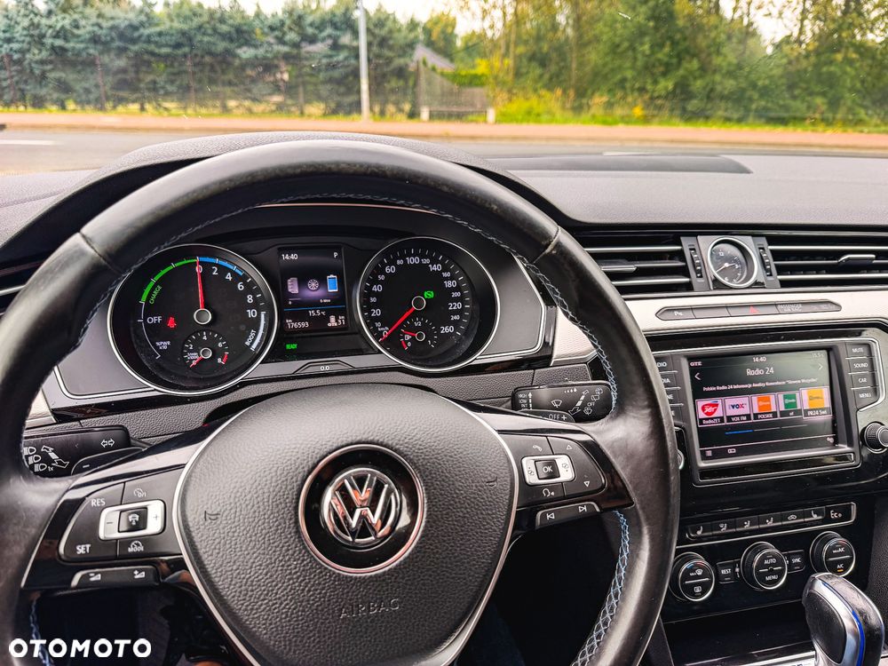 Volkswagen Passat - 12