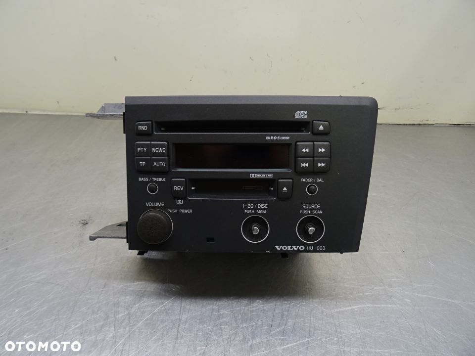 VOLVO V70 II 00-04 2.4D RADIO HU-603 9491217 - 1
