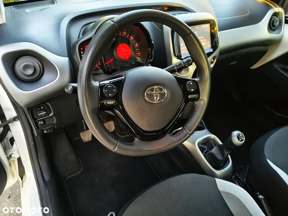 Toyota Aygo x-play touch - 19