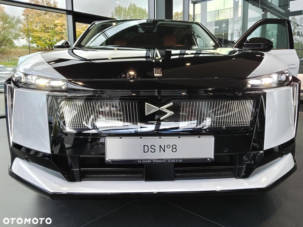DS Automobiles N°8 2025