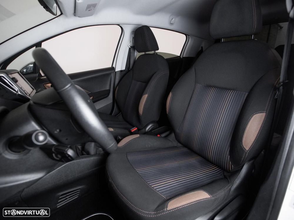 Peugeot 208 - 7