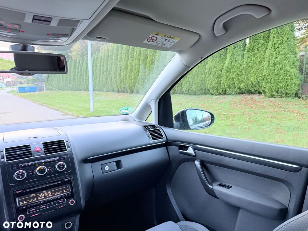Volkswagen Touran - 10