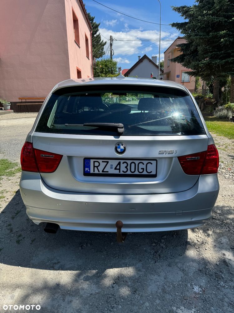 BMW Seria 3 318i - 4