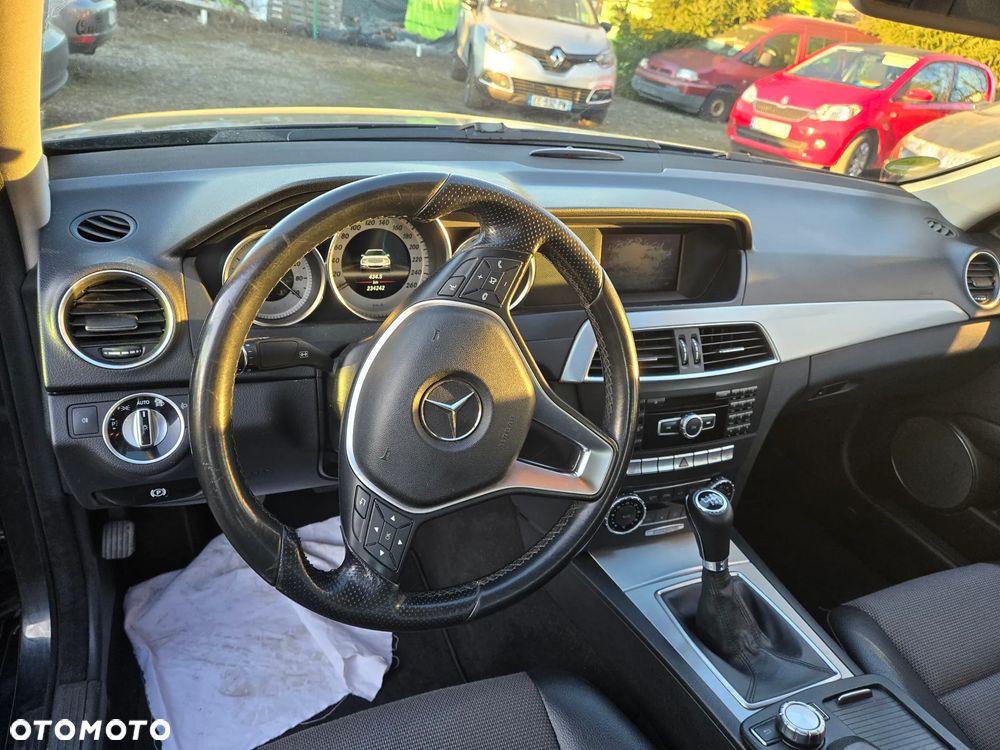 Mercedes-Benz Klasa C 200 CDI DPF (BlueEFFICIENCY) Elegance - 11