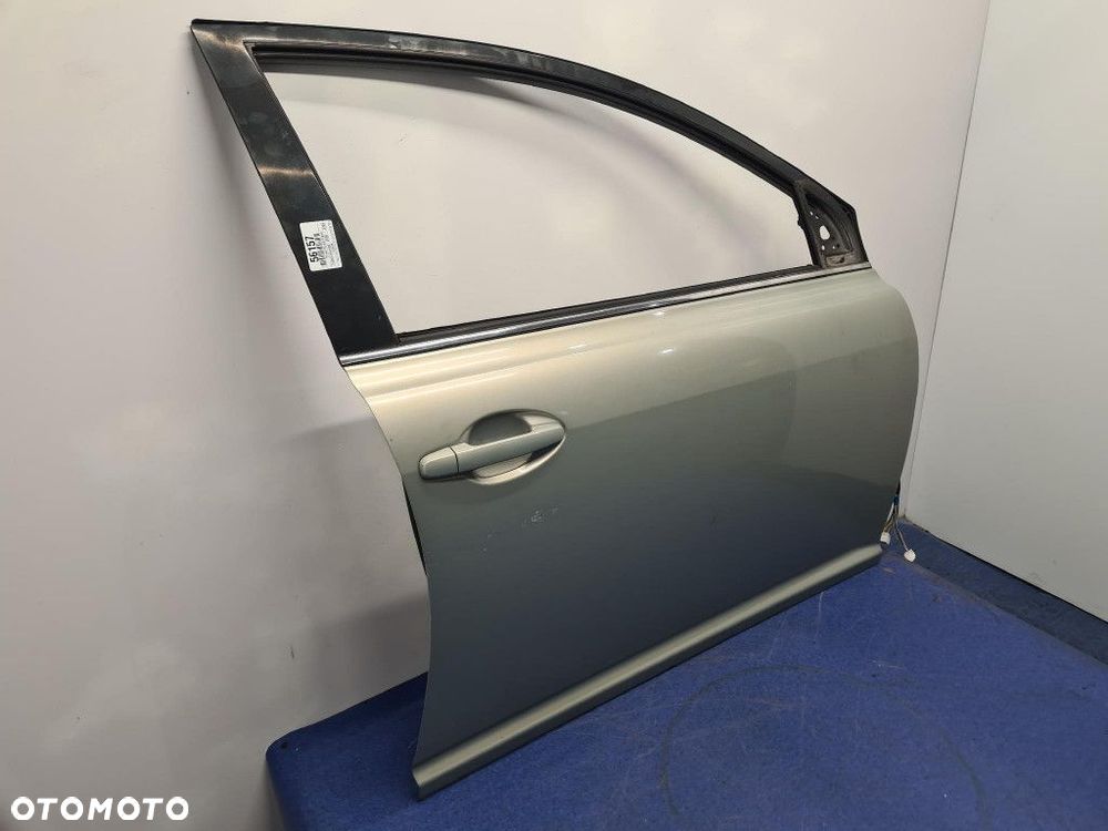 TOYOTA AVENSIS II T25 DRZWI PRZÓD PRAWE  6T1 - 4