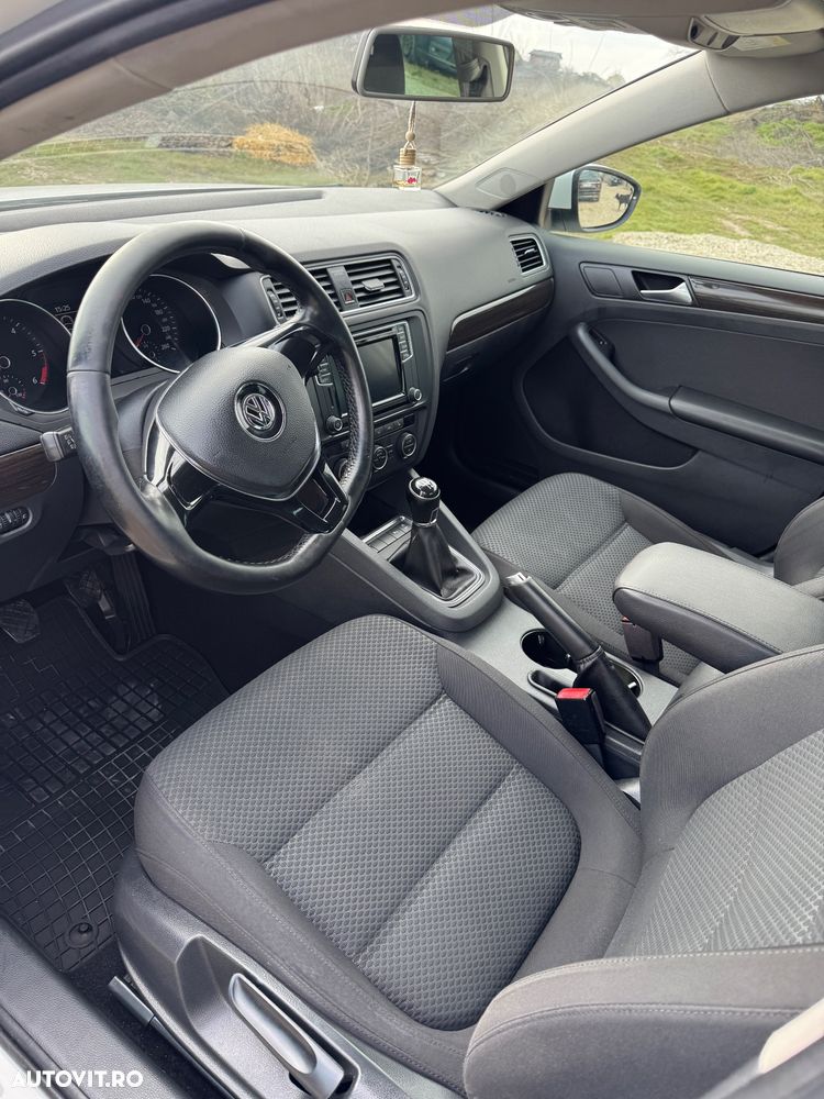 Volkswagen Jetta 2.0 TDI Comfortline - 7