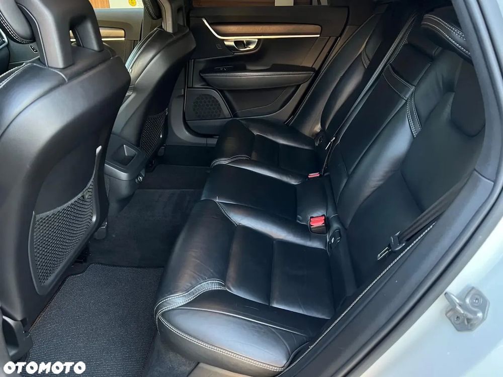 Volvo V90 Cross Country - 38