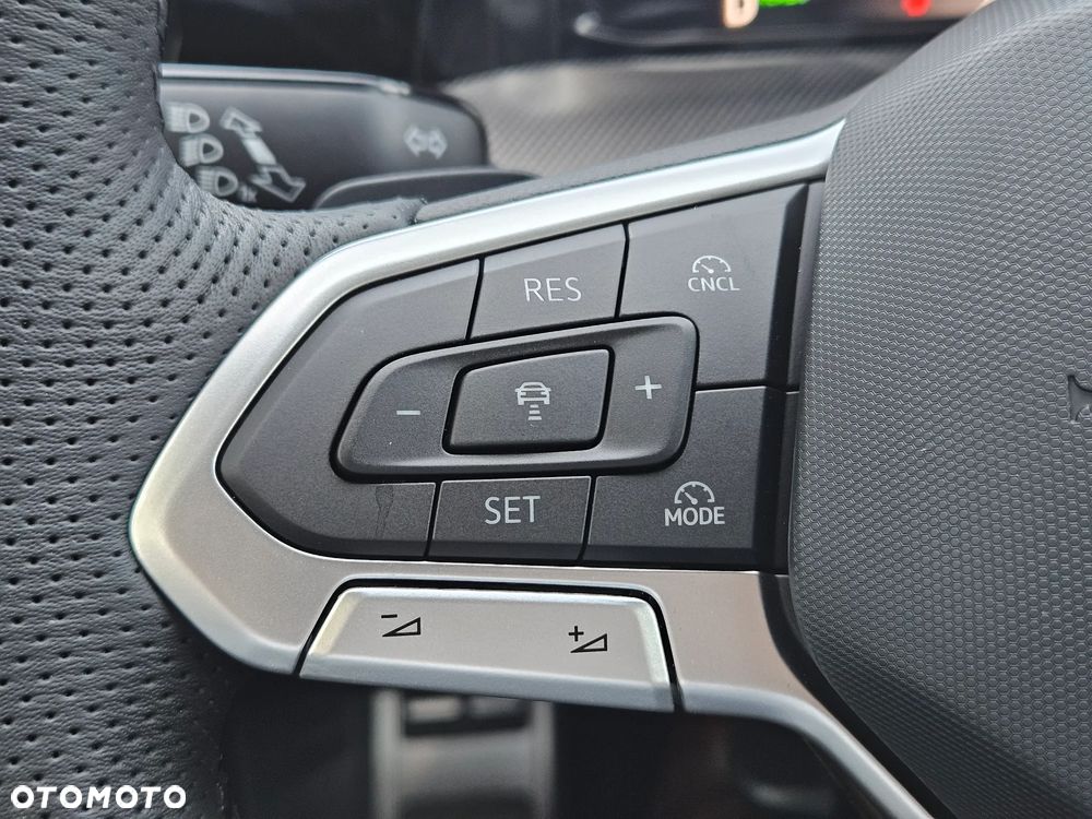 Volkswagen Golf 1.5 eTSI mHEV R-Line Plus DSG - 21