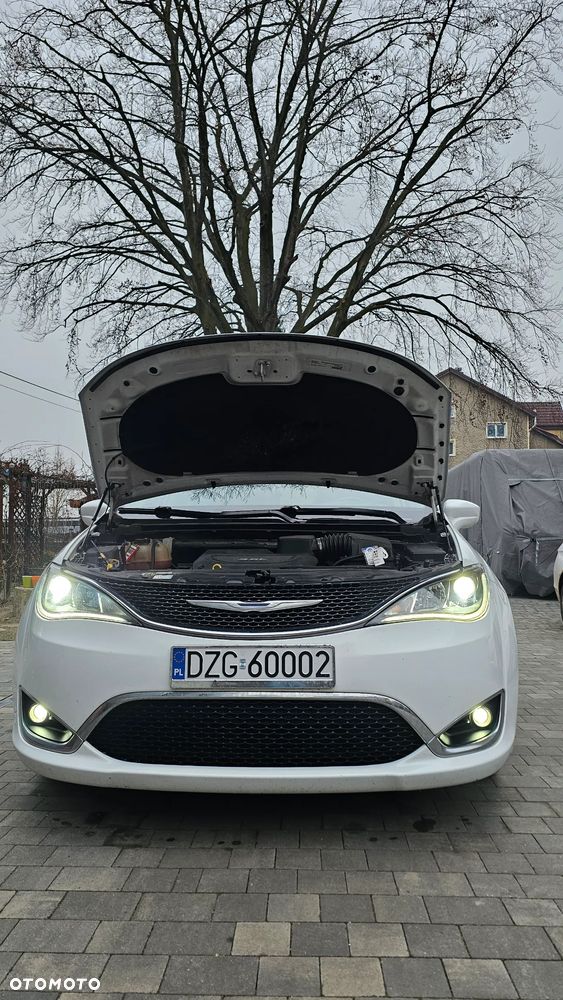 Chrysler Pacifica - 9