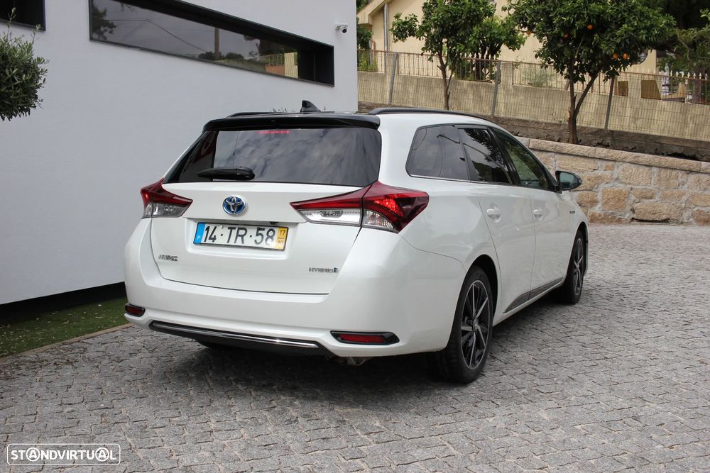 Toyota Auris Touring Sports 1.8 HSD Comfort +P.Techno+P.Sport - 5