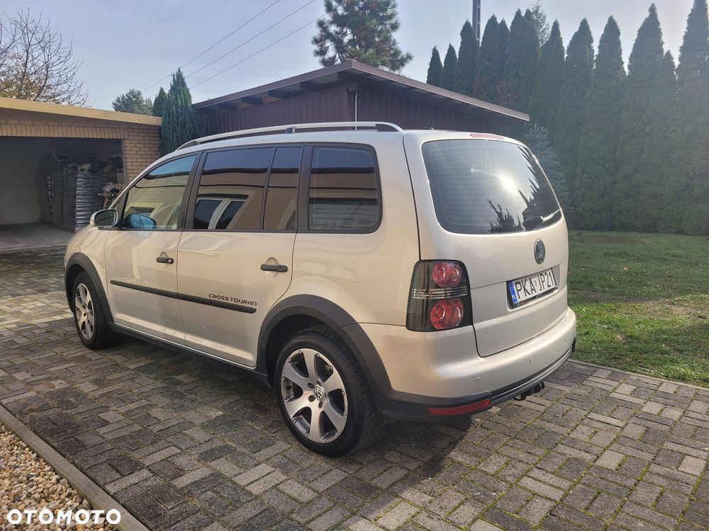 Volkswagen Touran 1.4 TSI DSG Cross - 4