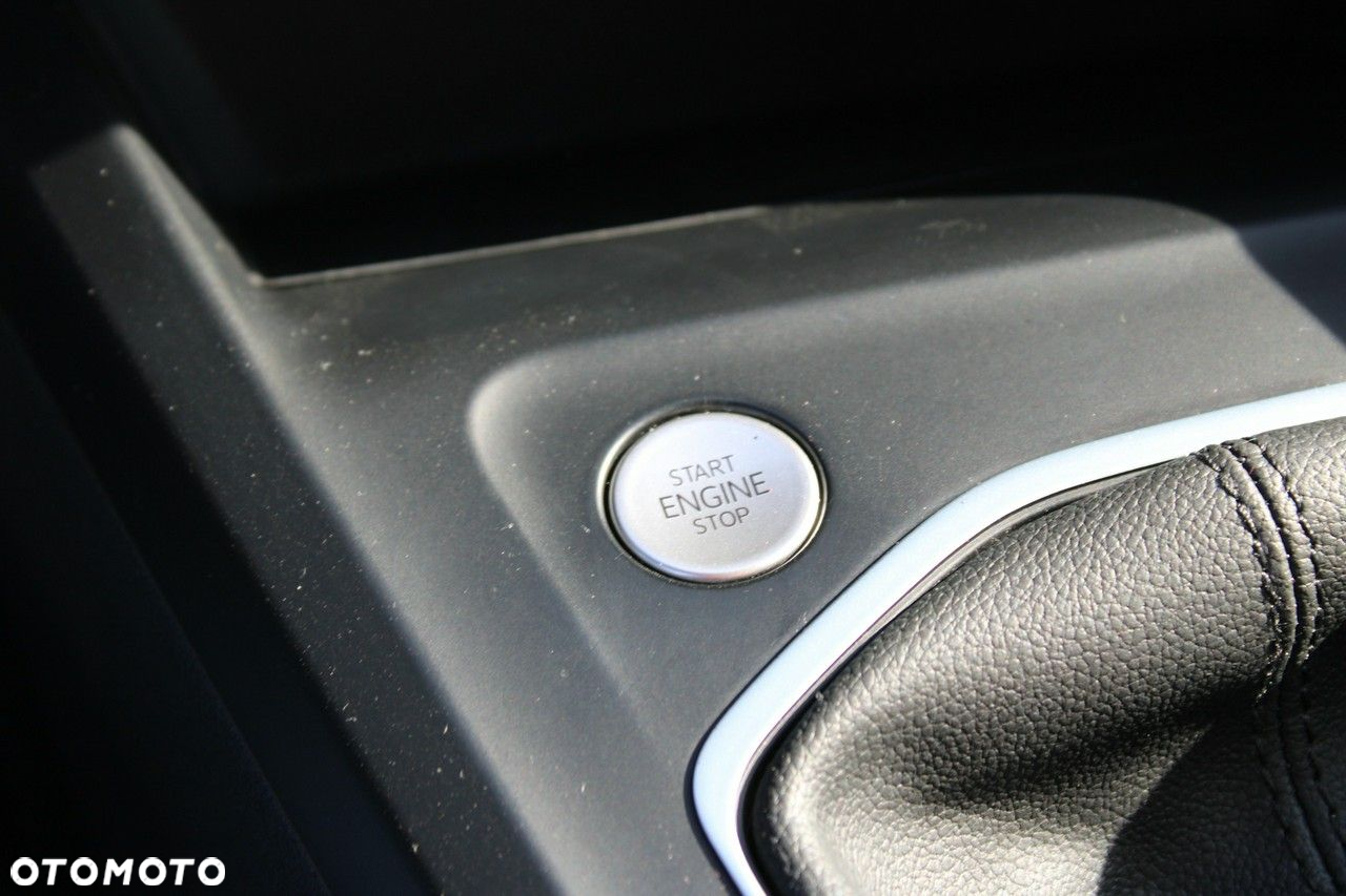 Volkswagen Golf - 22