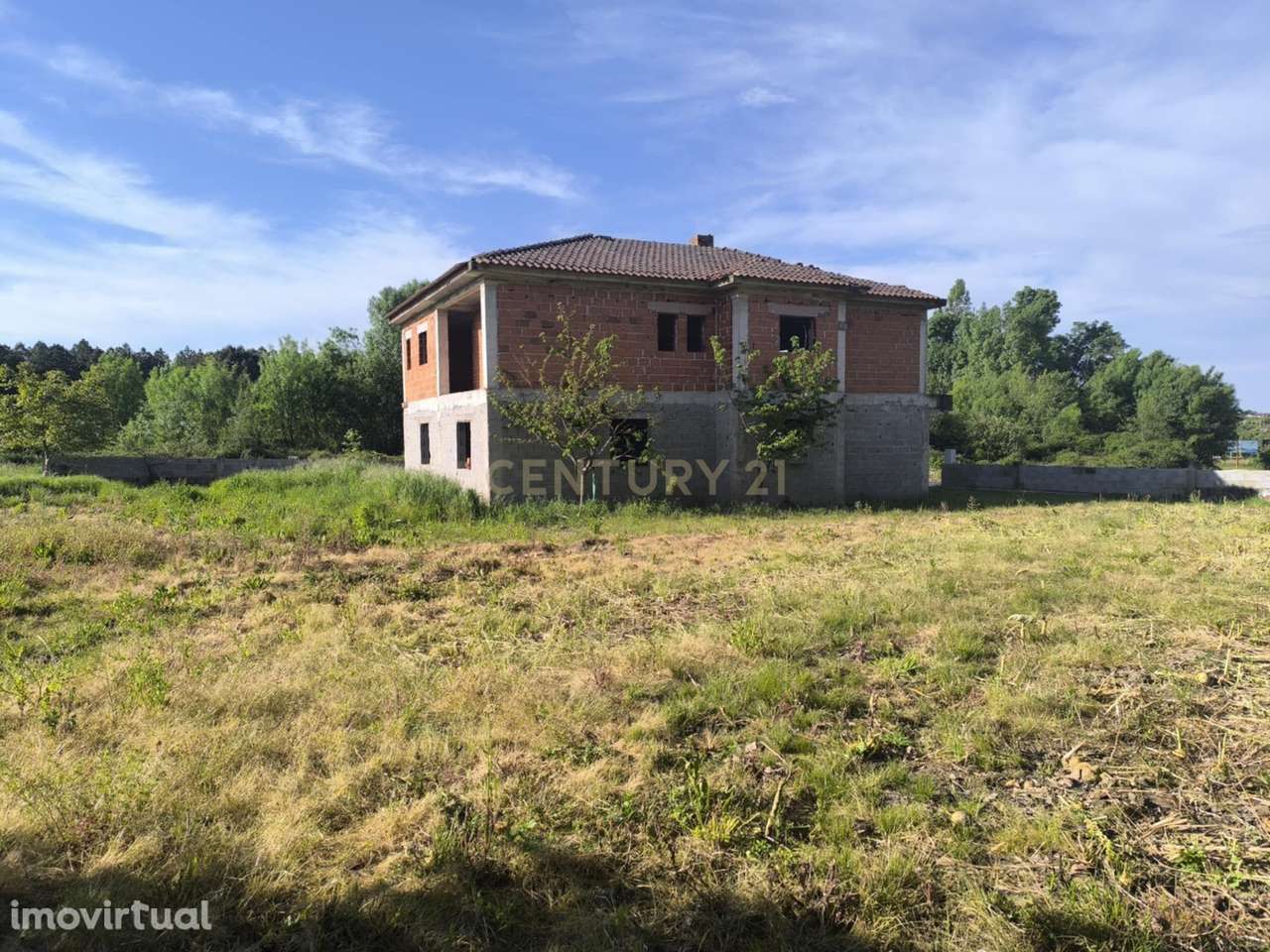 Terreno com casa em construção. - Grande imagem: 3/12