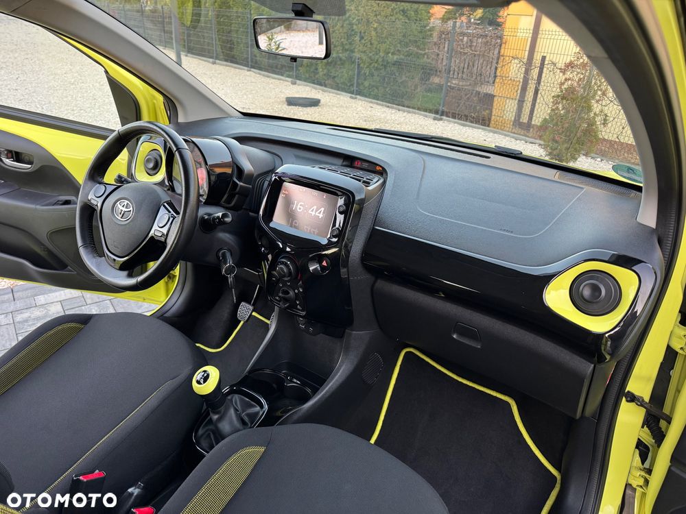 Toyota Aygo x mit x-business Paket - 26