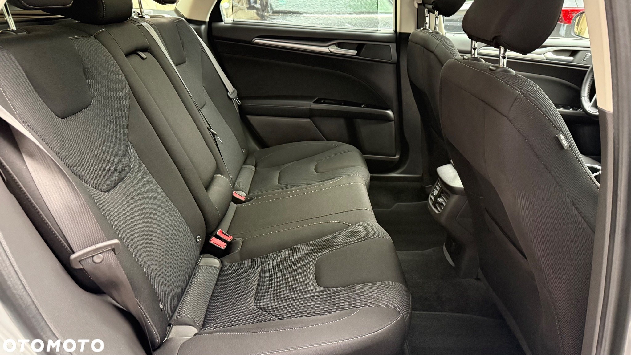Ford Mondeo 2.0 TDCi Ambiente Plus PowerShift - 30