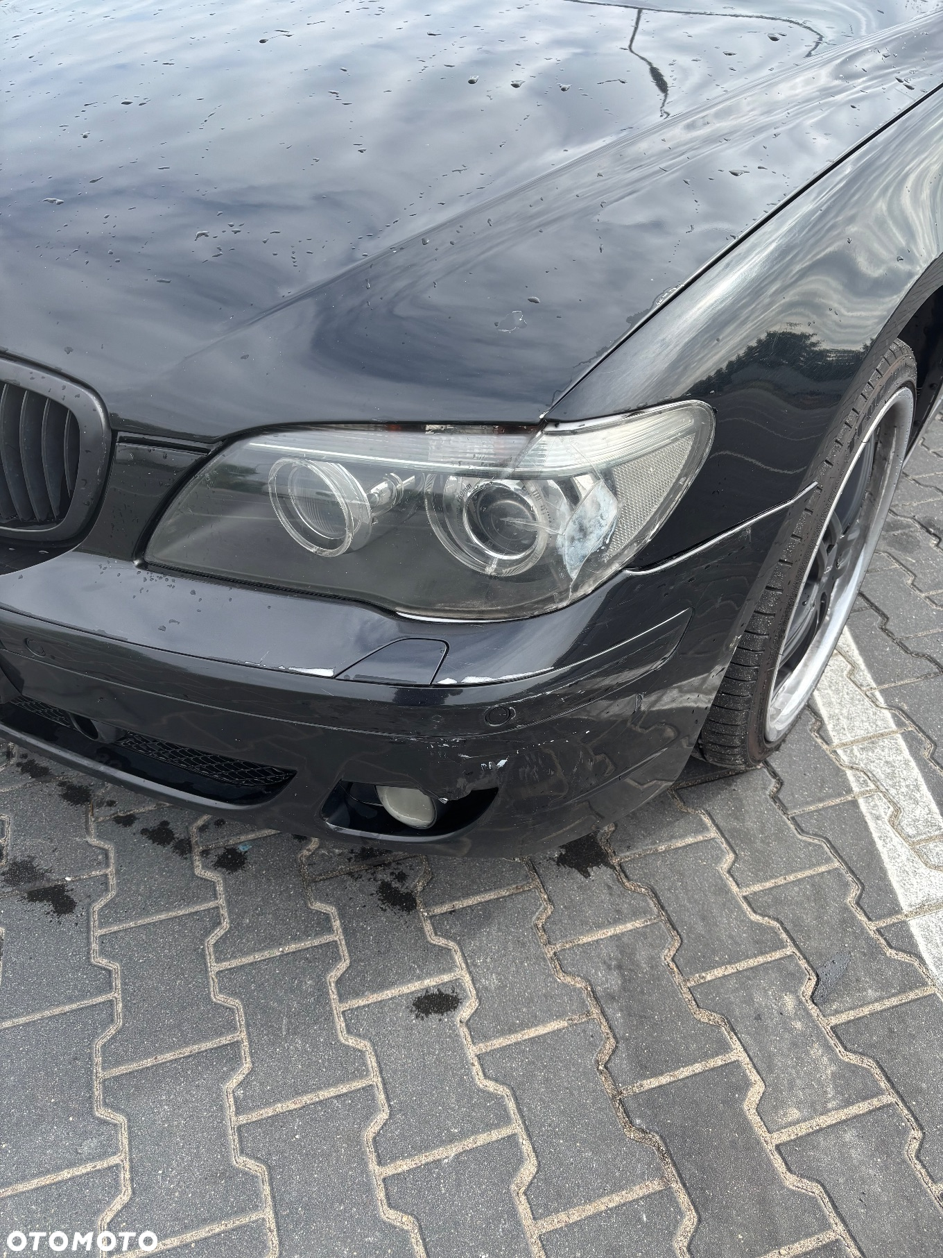 BMW Seria 7 750i - 8
