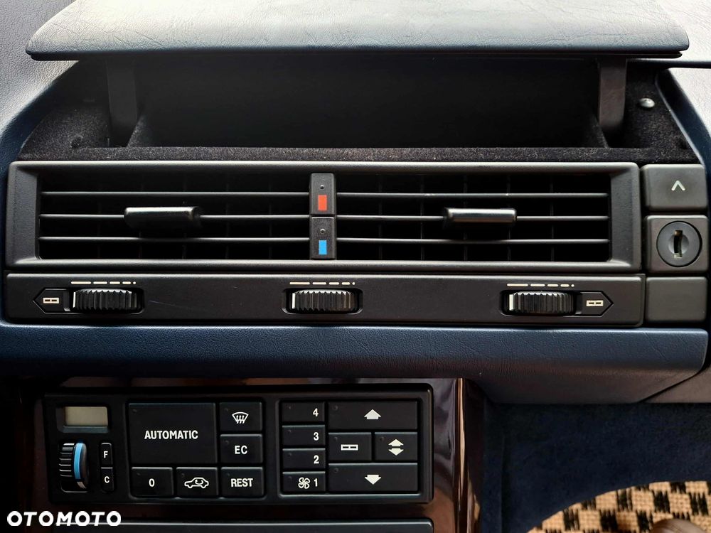 Mercedes-Benz SL - 25