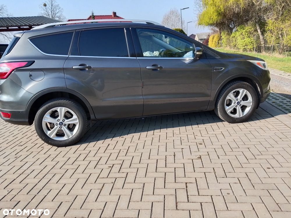 Ford Kuga 2.0 TDCi 2x4 Titanium - 4