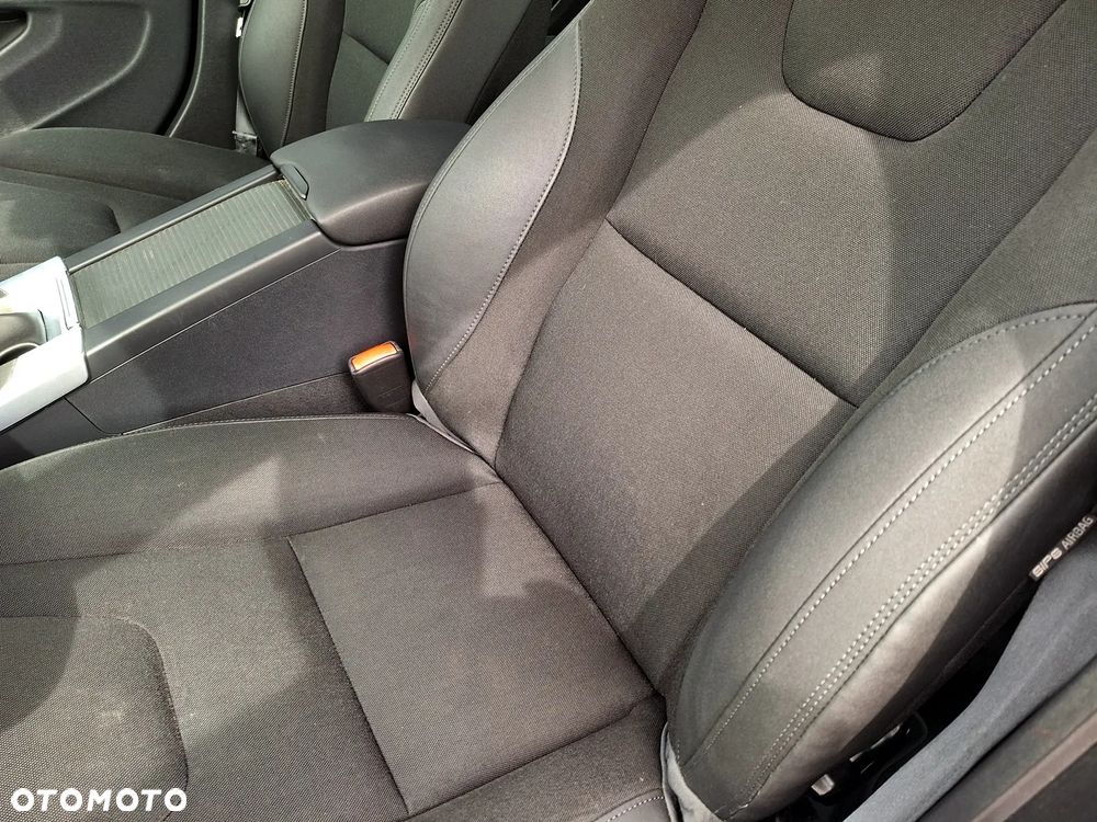 Volvo S60 T3 Edition Pro - 19