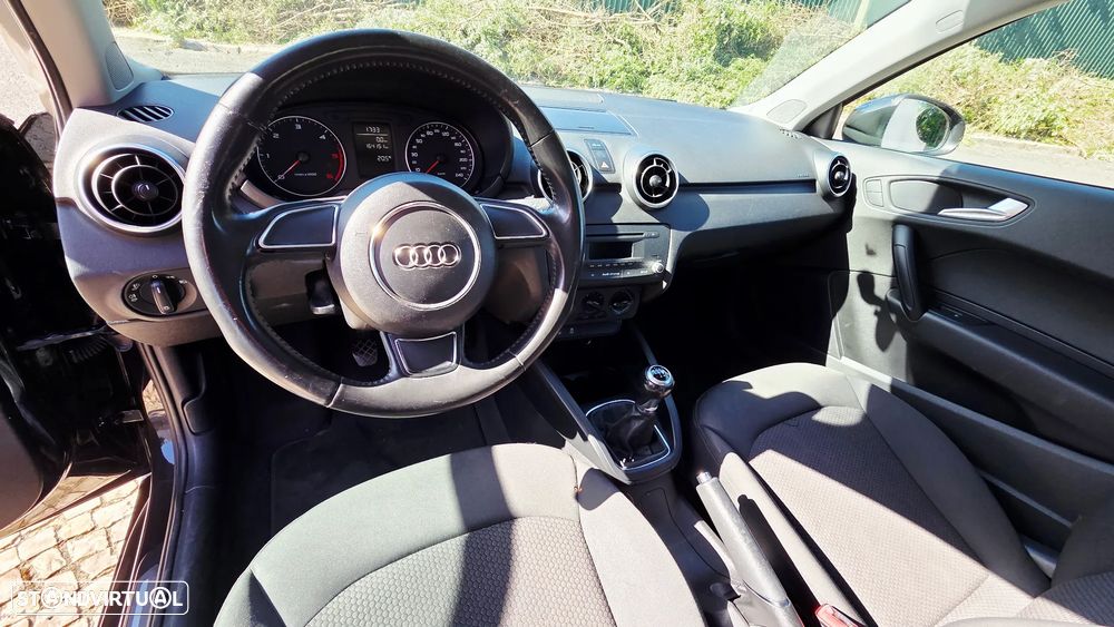 Audi A1 1.6 TDI Admired - 17
