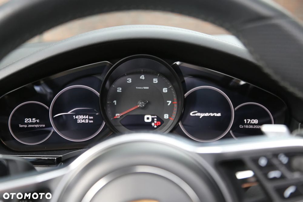 Porsche Cayenne - 25