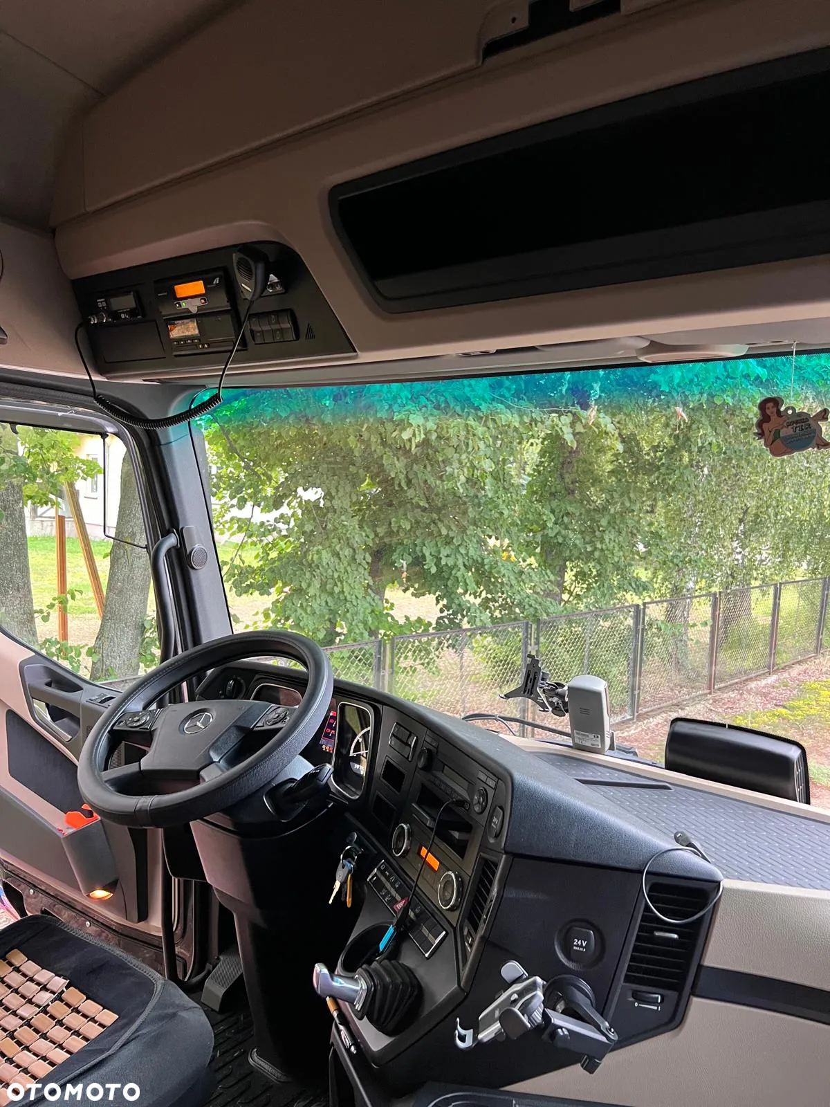 Mercedes-Benz Actros - 8