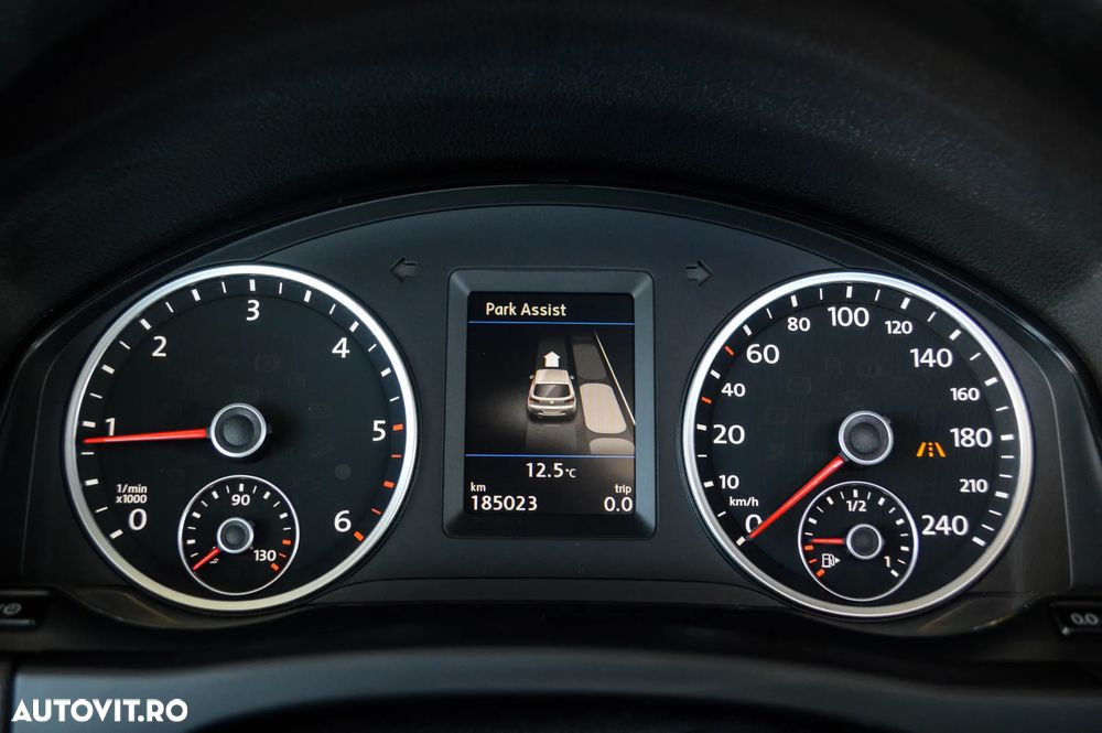 Volkswagen Tiguan 2.0 TDI DPF 4Motion BlueMotion Technology DSG Lounge Sport & Style - 11