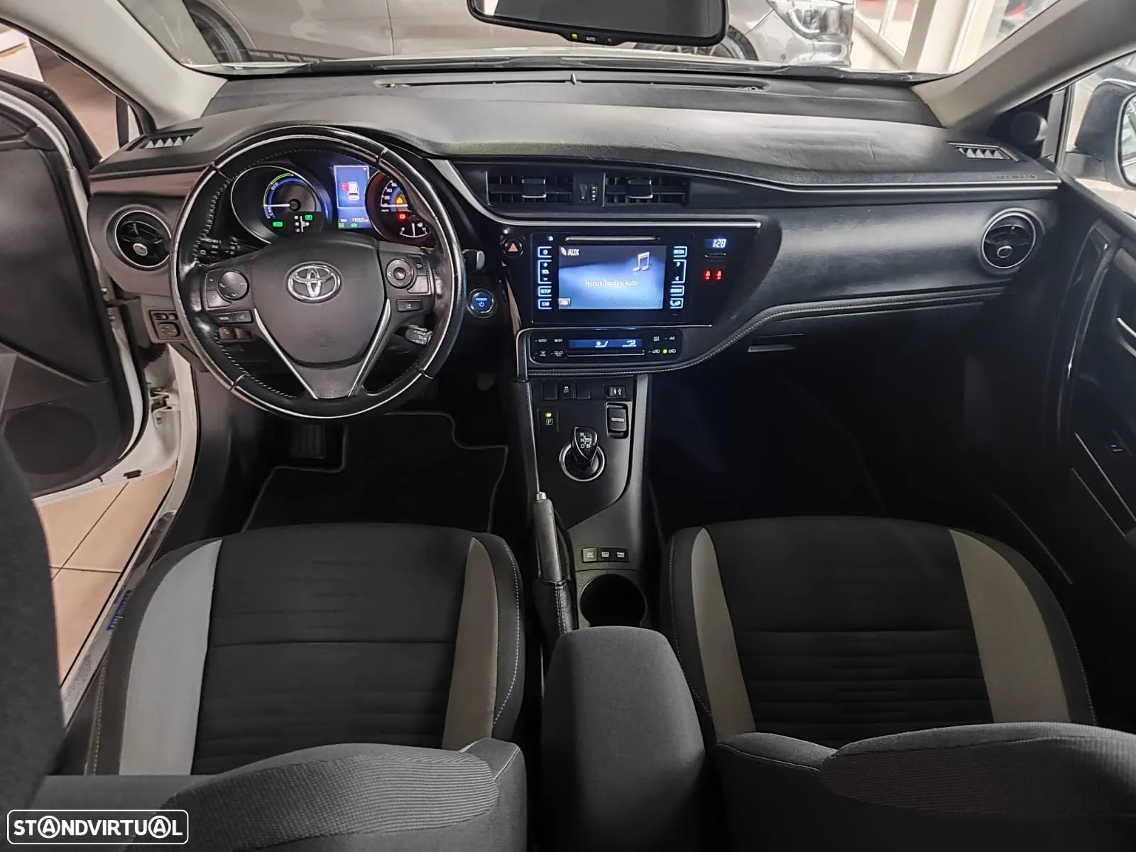 Toyota Auris Touring Sports 1.8 HSD Comfort+P.Sport - 19