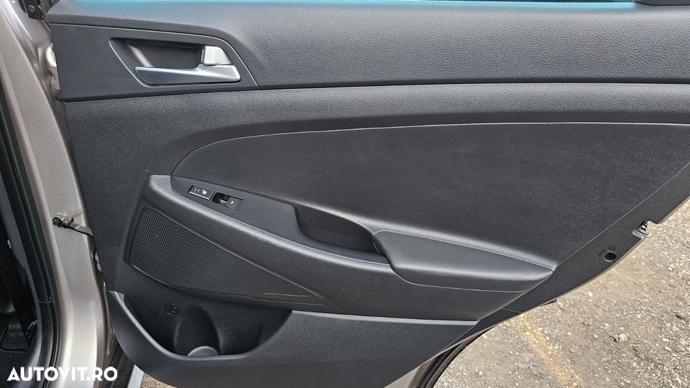 Hyundai Tucson 2.0 CRDI 4WD Automatik Style - 24