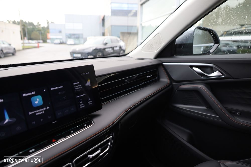 MG HS 1.5 T Luxury AT - 31