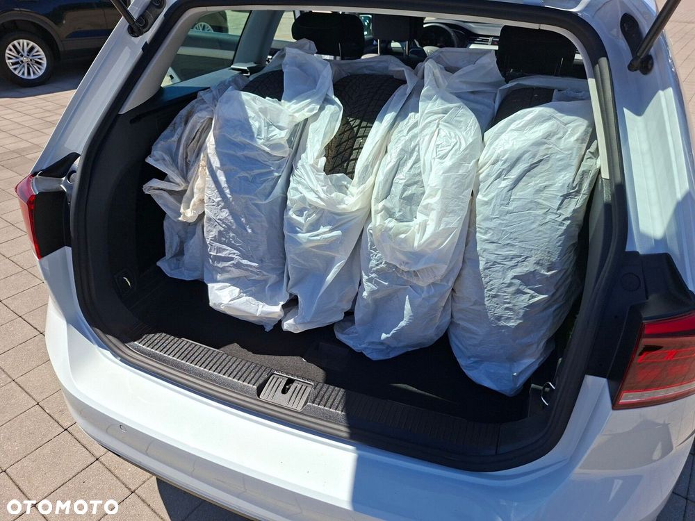 Volkswagen Passat - 13