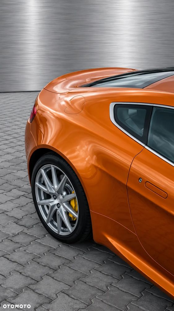Aston Martin Vantage - 7