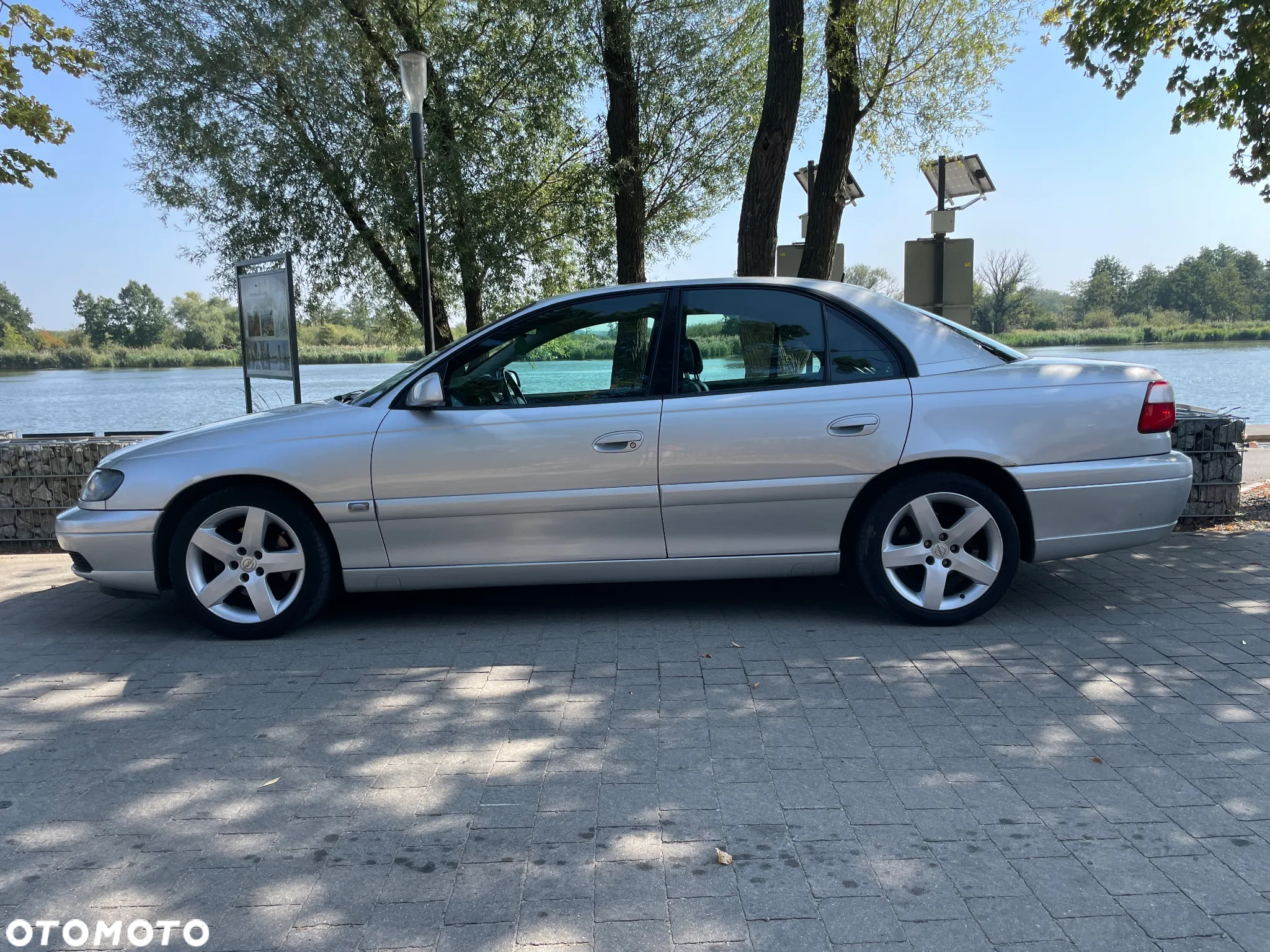 Opel Omega 2.5 Sport - 9