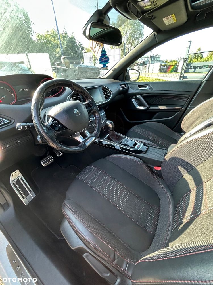 Peugeot 308 - 8