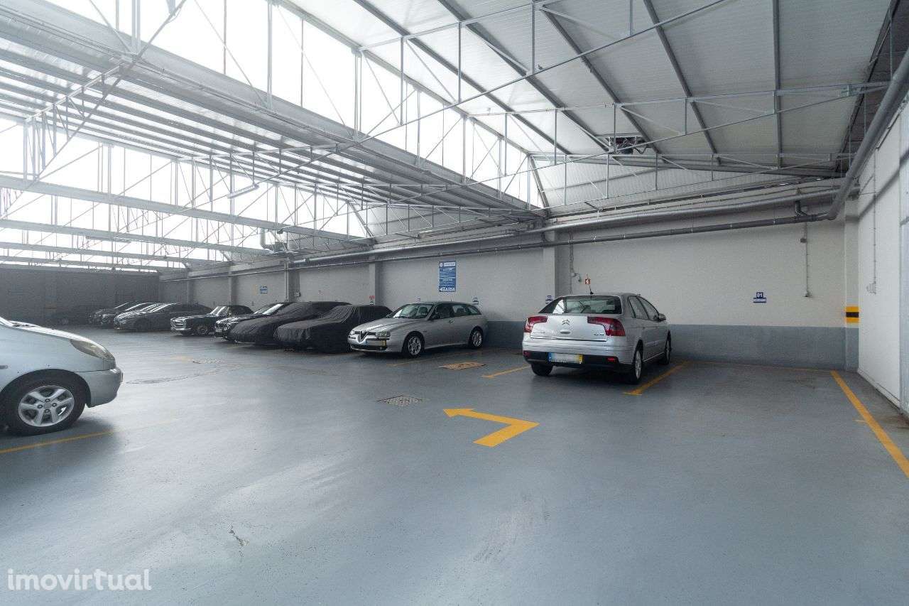 Excelente espaço Armazém Comércio, Serviços, Indústria ao centro Porto - Grande imagem: 2/24