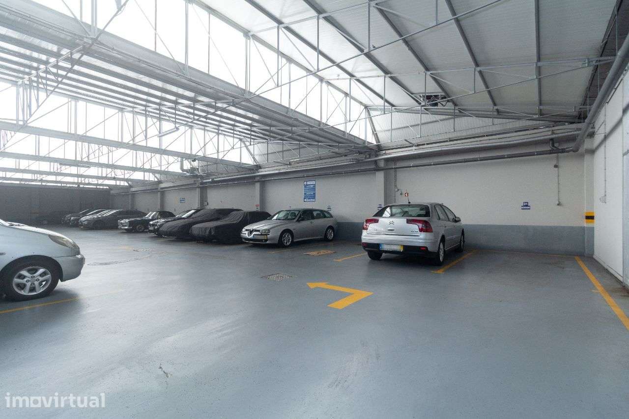 Excelente espaço Armazém Comércio, Serviços, Indústria ao centro Porto - Grande imagem: 2/24