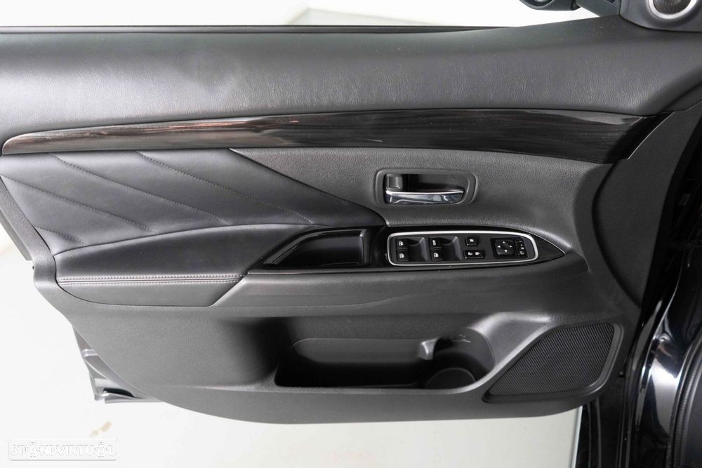 Mitsubishi Outlander - 19