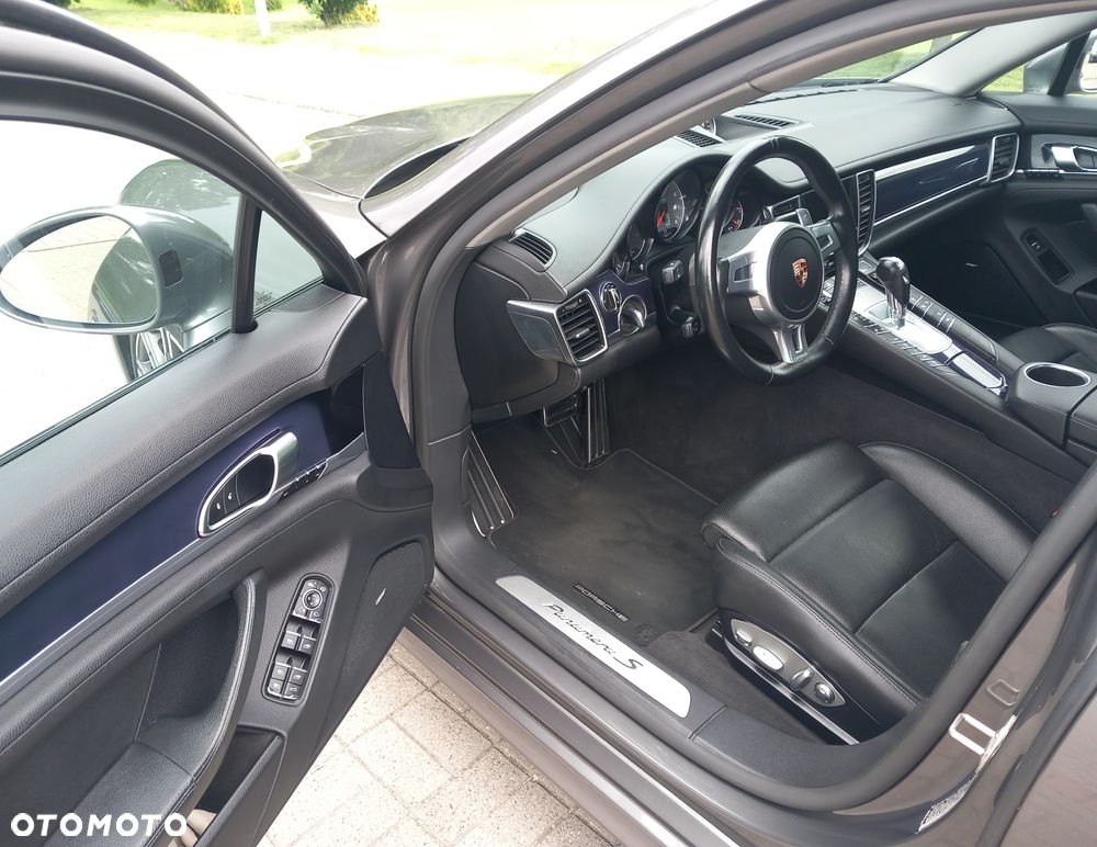 Porsche Panamera S - 9