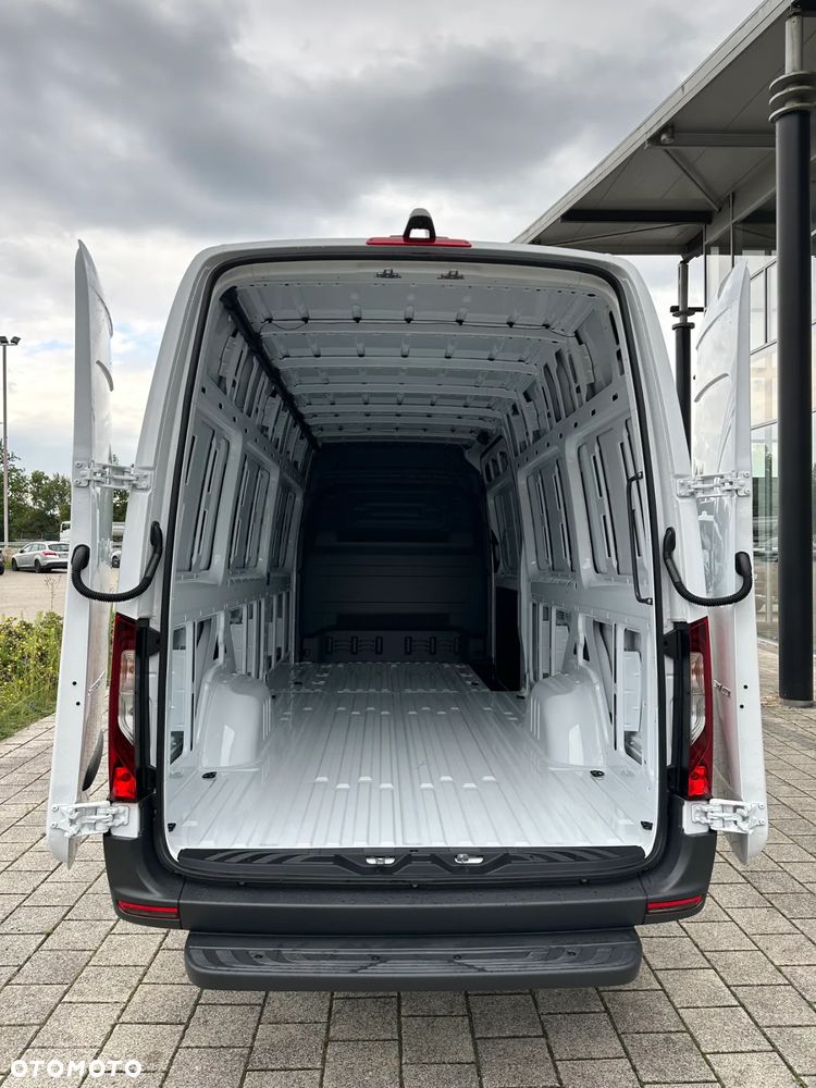 Mercedes-Benz Sprinter - 24