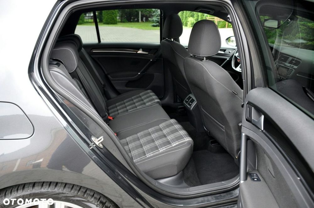 Volkswagen Golf - 19