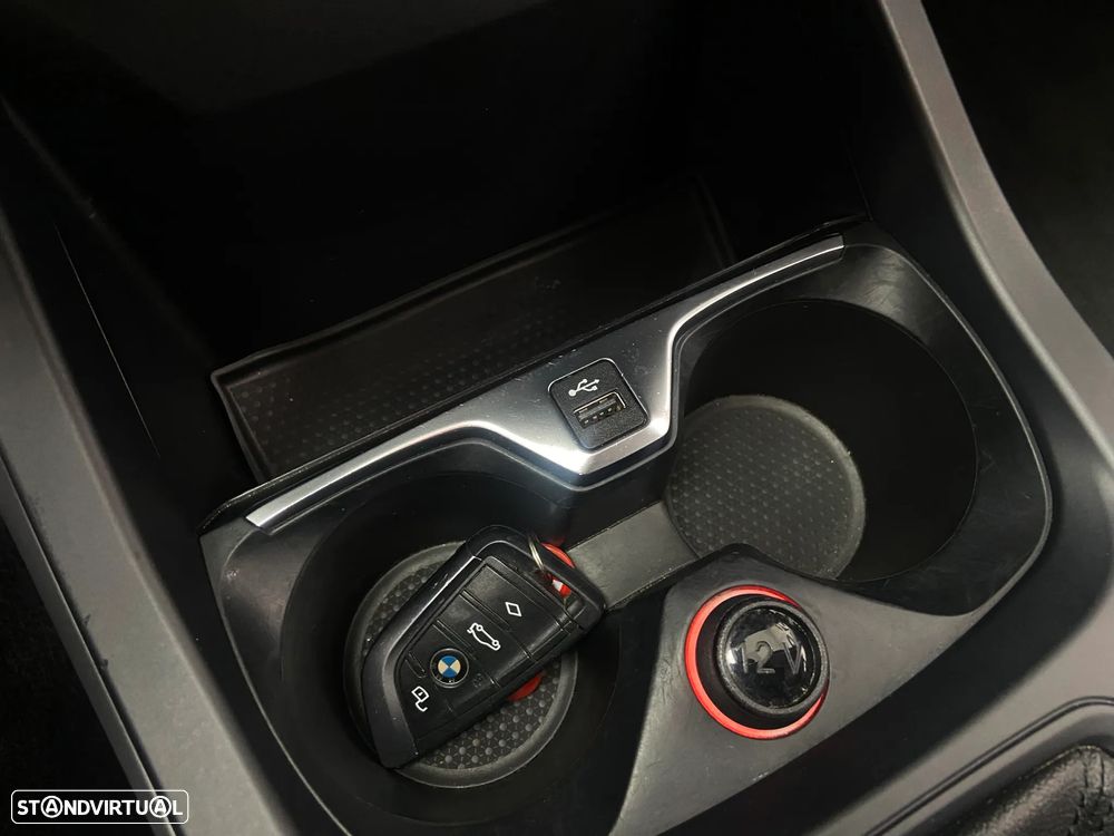 BMW 116 d Pack Essence - 24